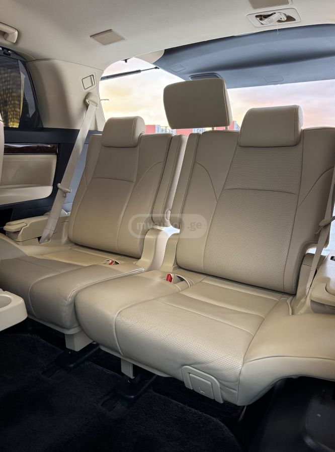 Toyota Alphard - фото 8