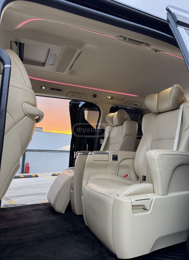 Toyota Alphard - фото 9