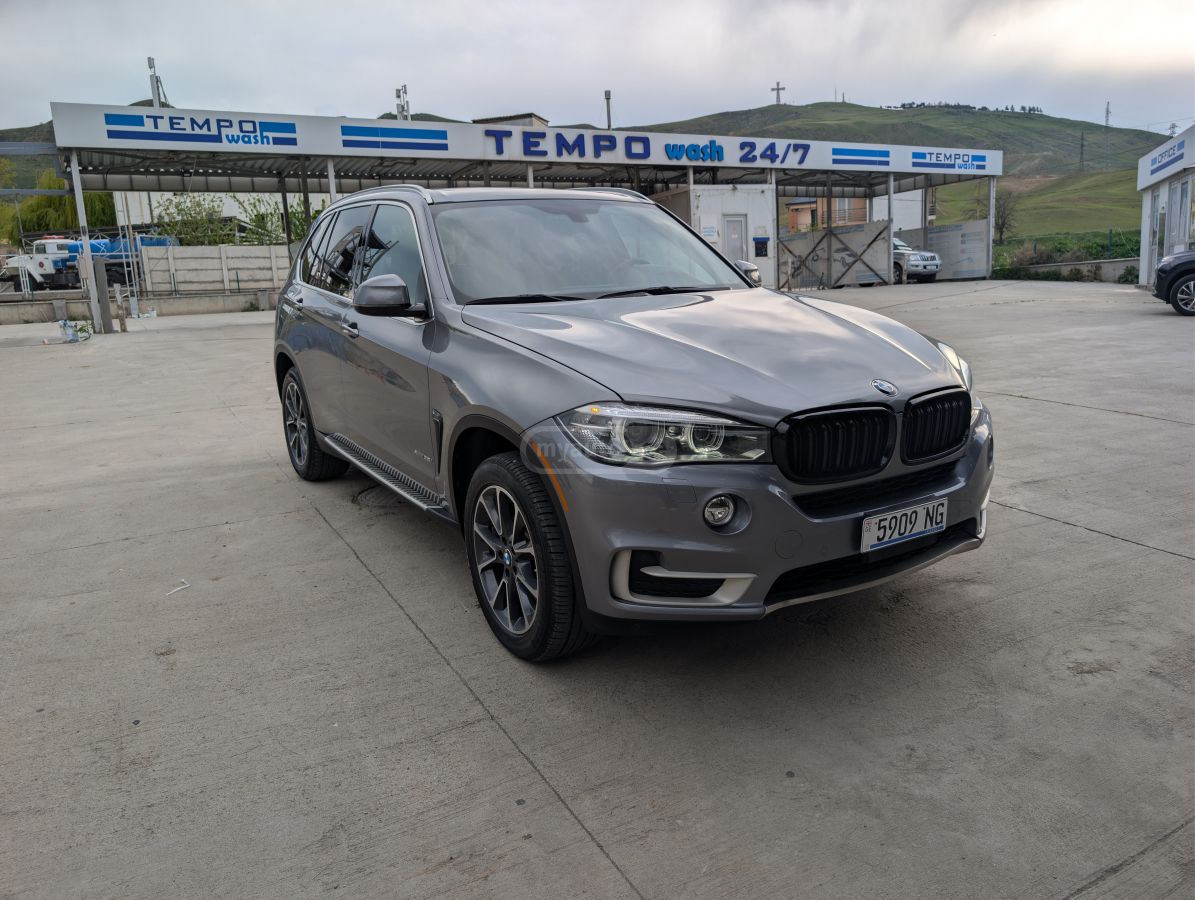 BMW X5 - фото 1