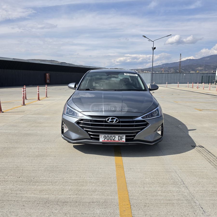 Hyundai Elantra - фото 1