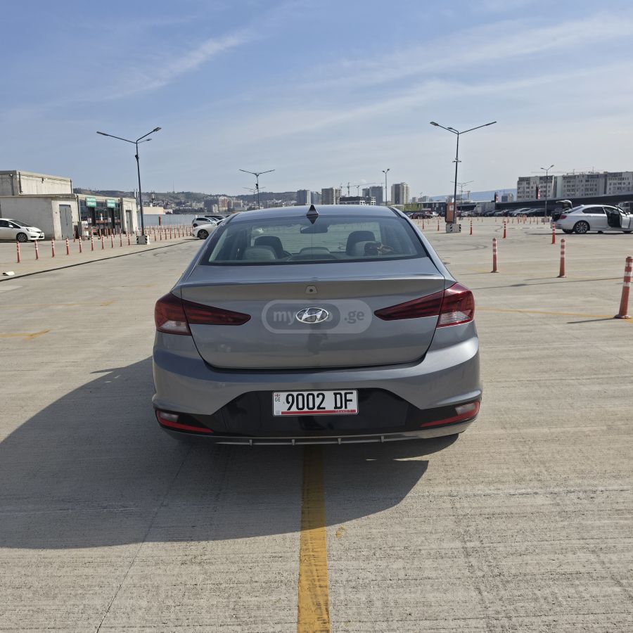 Hyundai Elantra - фото 12