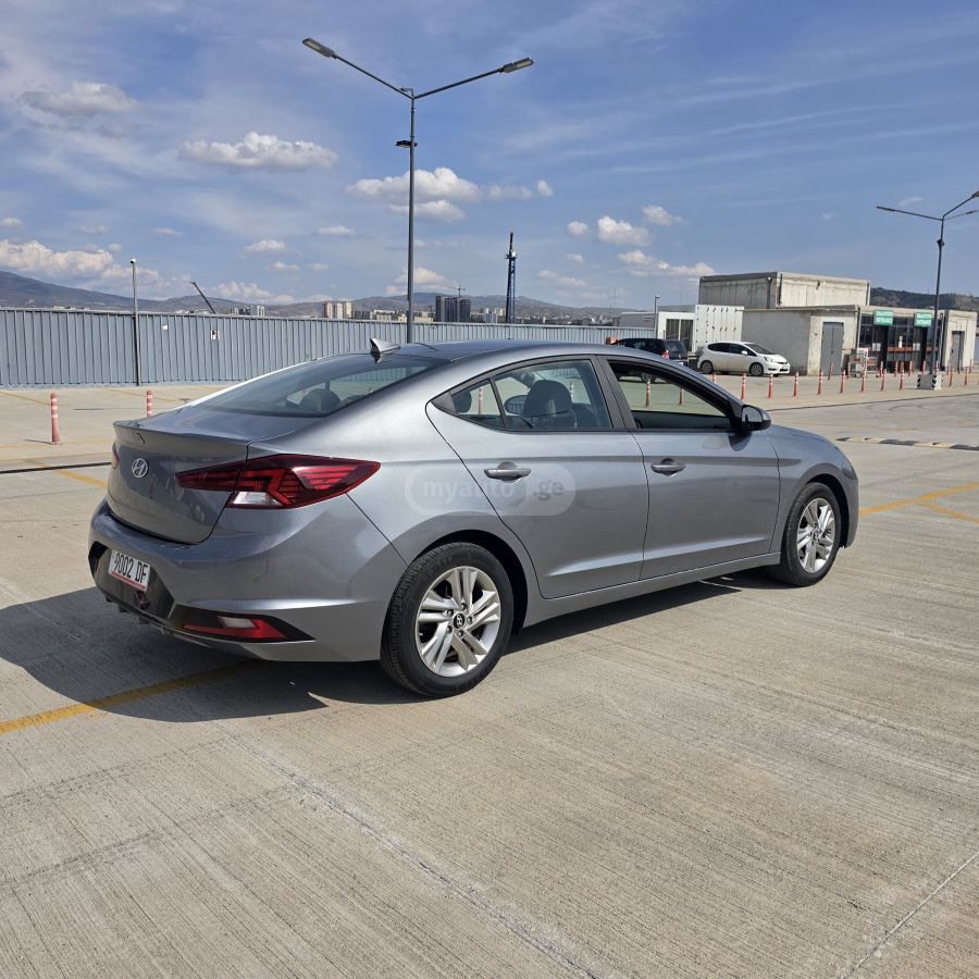 Hyundai Elantra - фото 2