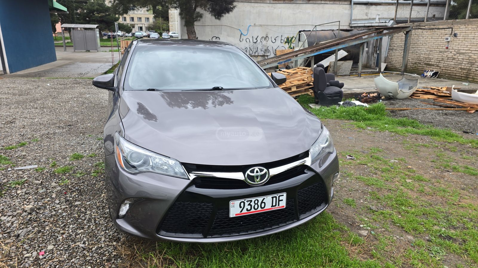 Toyota Camry - фото 1