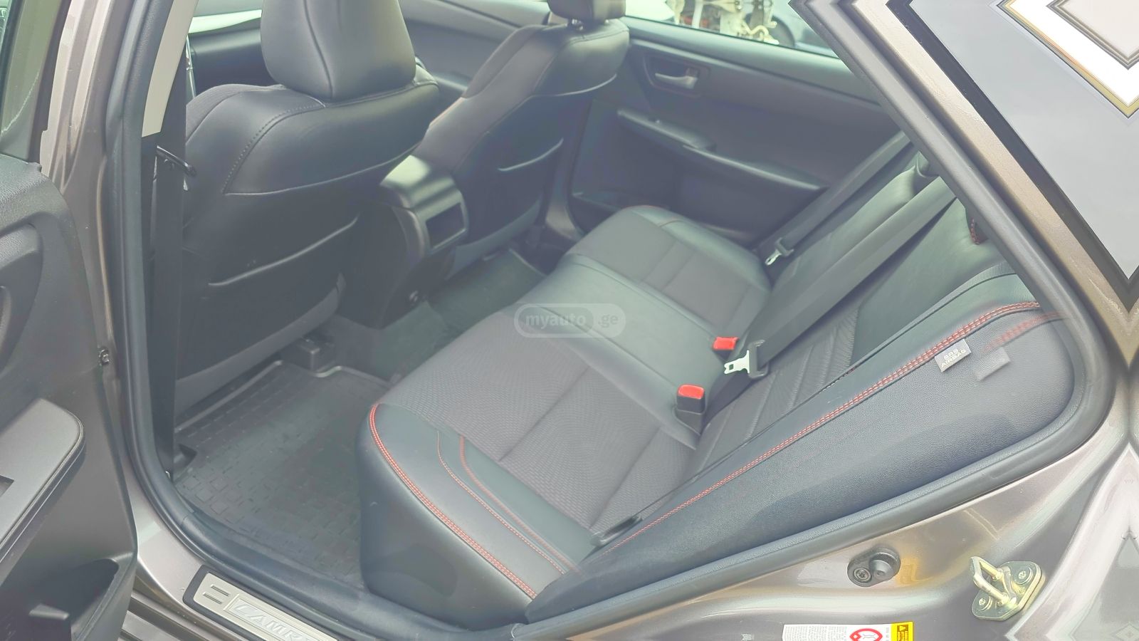 Toyota Camry - фото 4