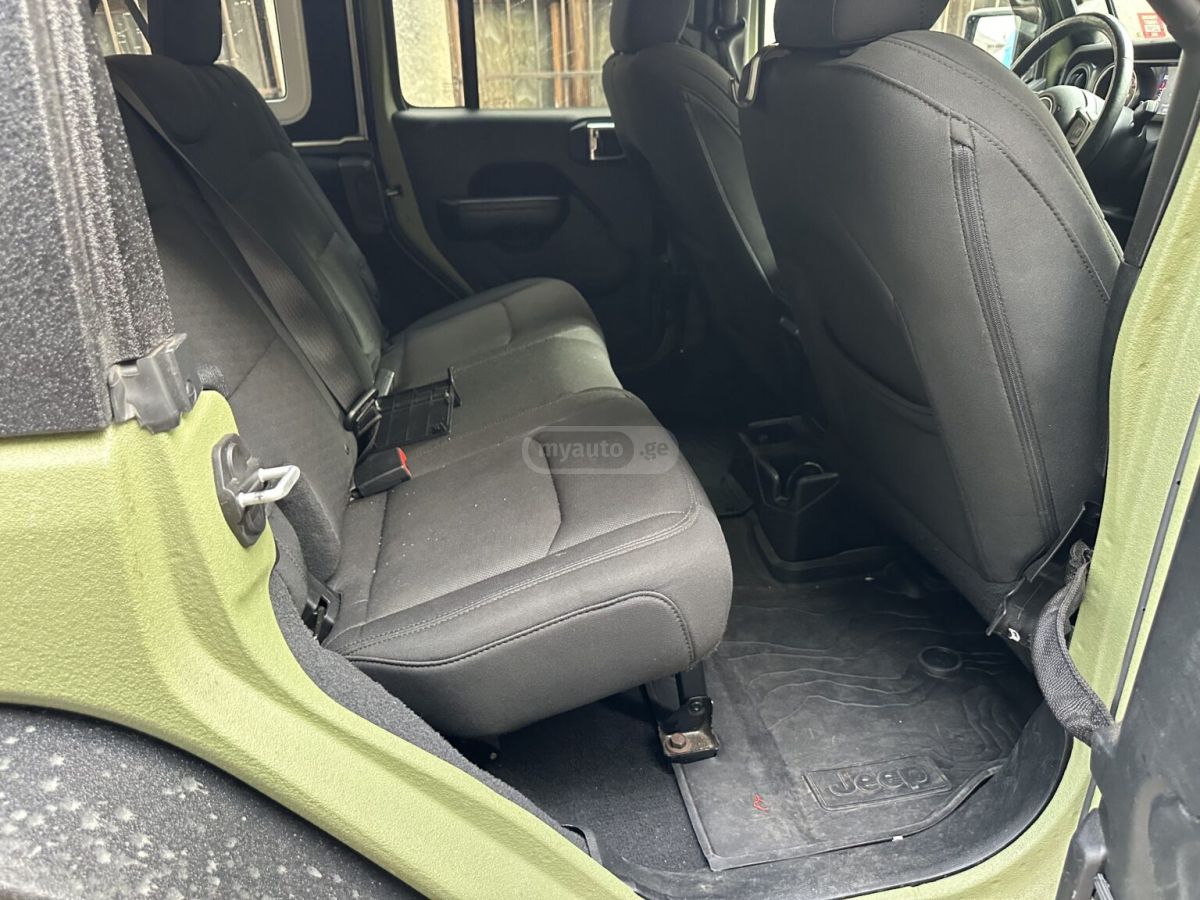 Jeep Rubicon 4dr 4x4 Automatic — миниатюра 8