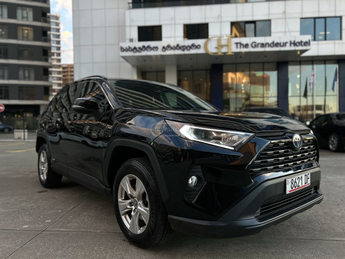 Toyota RAV 4 - фото 1