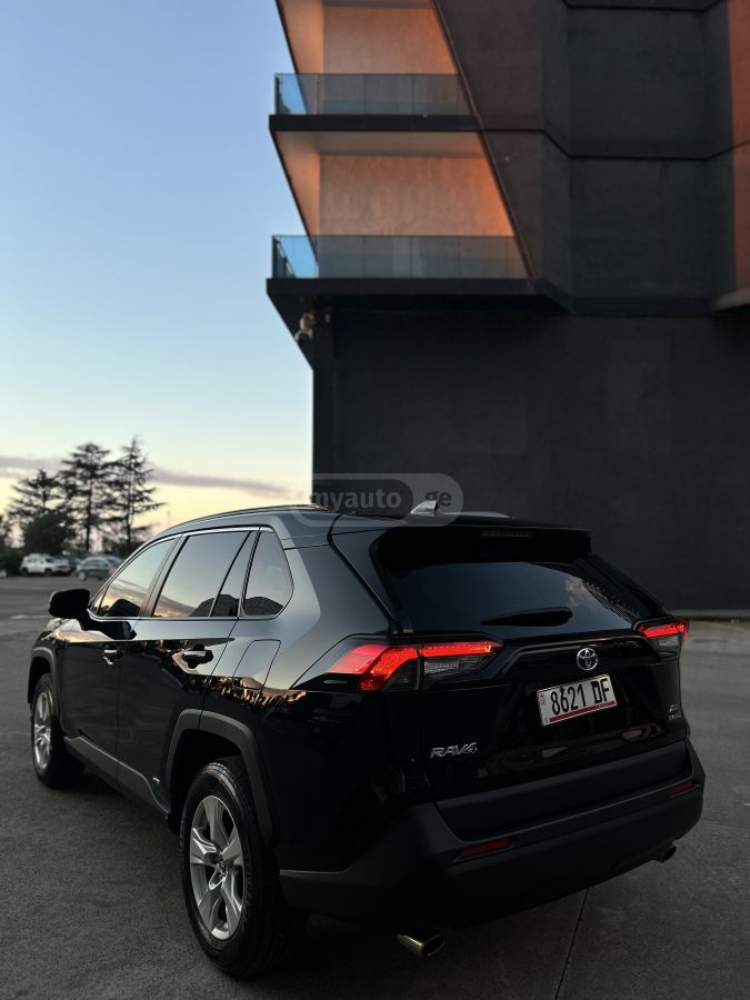 Toyota RAV 4 - фото 4