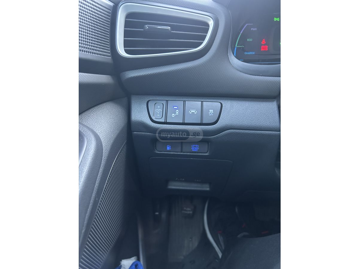 Hyundai Ioniq - фото 11
