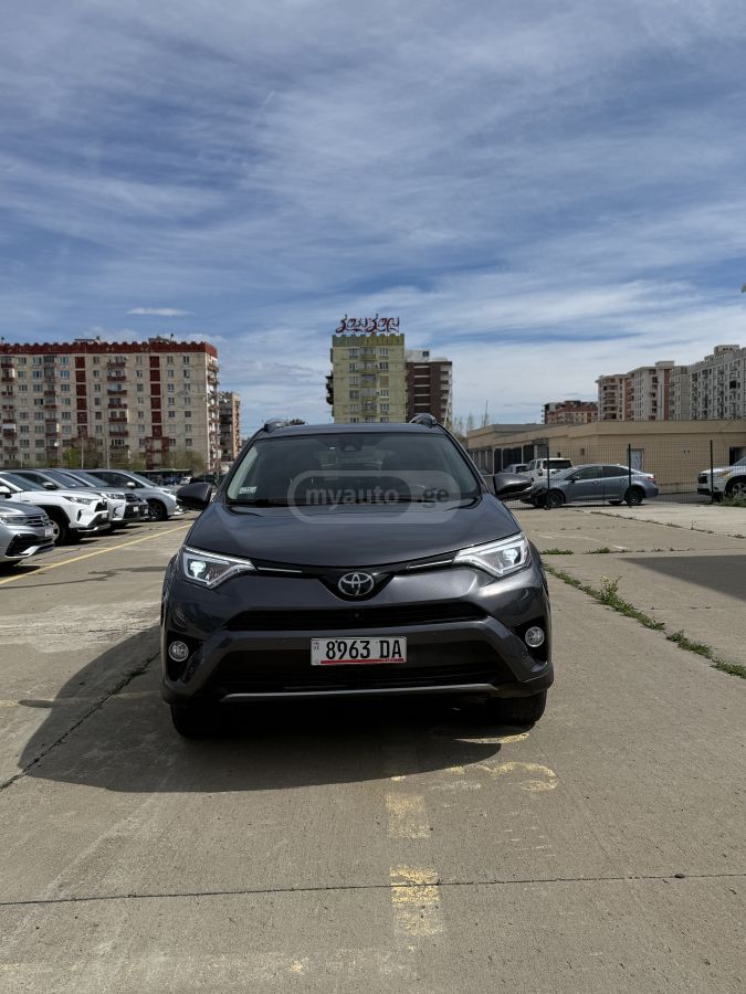 Toyota RAV 4 - фото 1