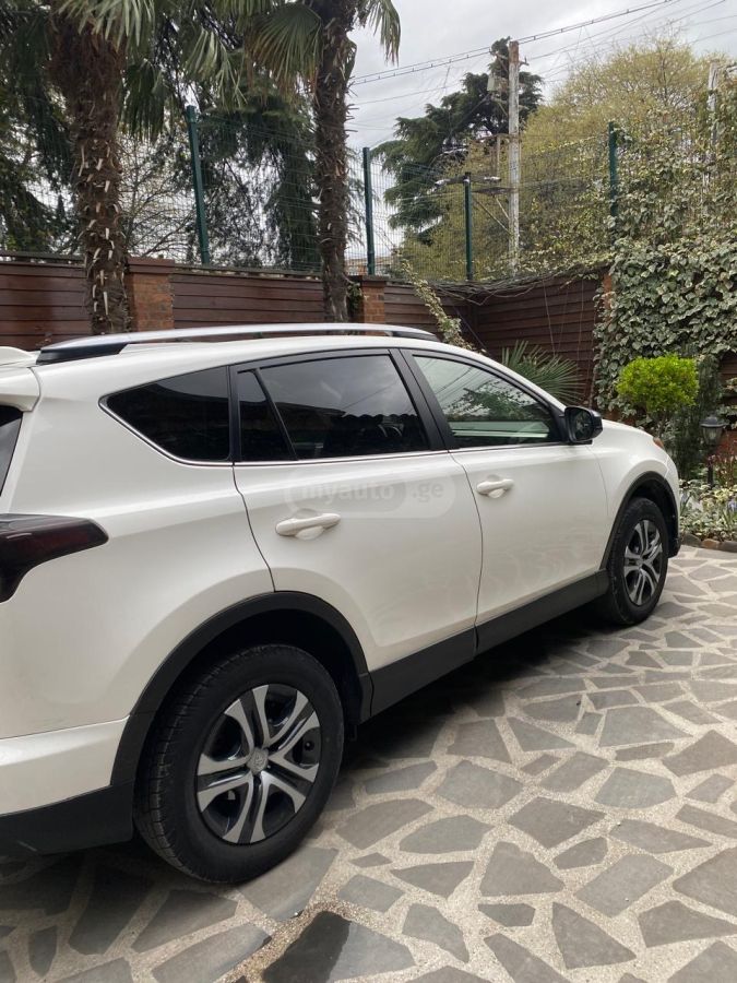 Toyota RAV 4 - фото 2