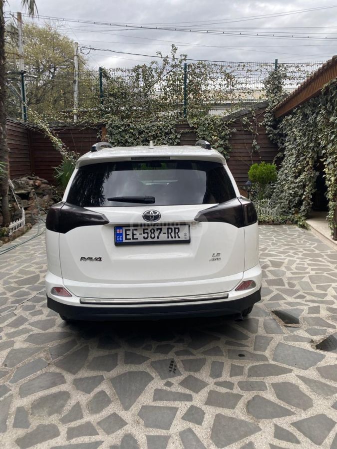 Toyota RAV 4 - фото 4