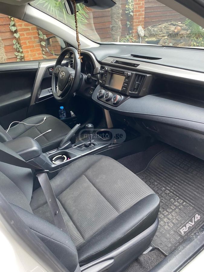 Toyota RAV 4 - фото 7