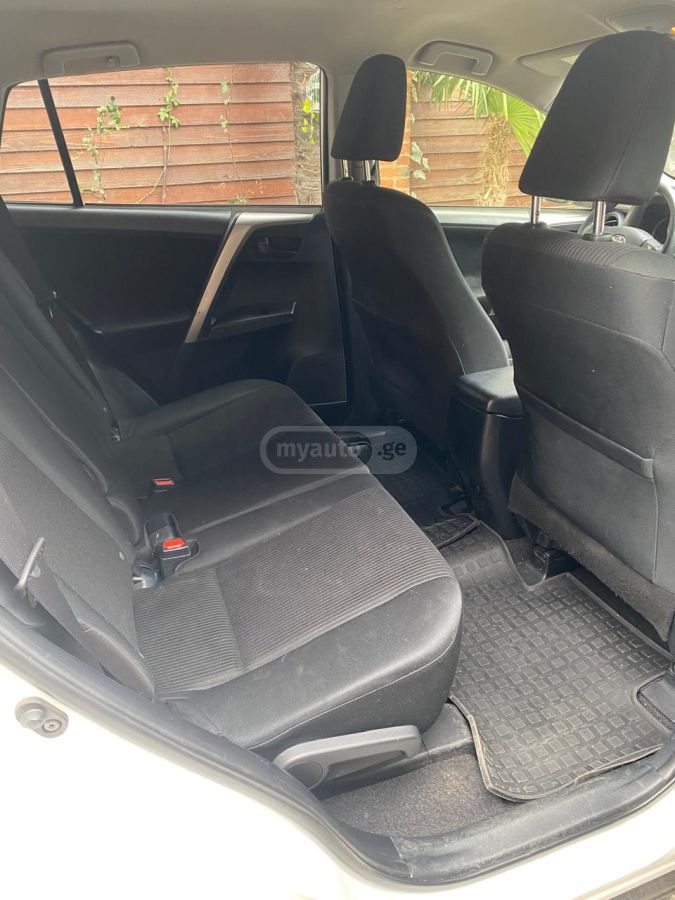 Toyota RAV 4 - фото 8