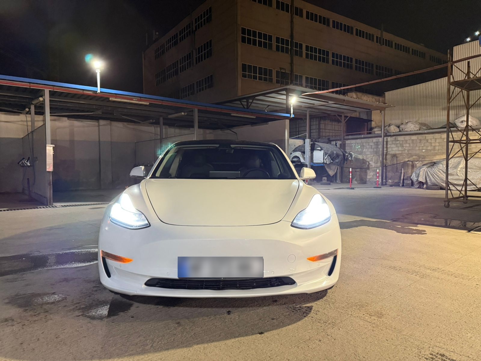 Tesla Model 3 - фото 1