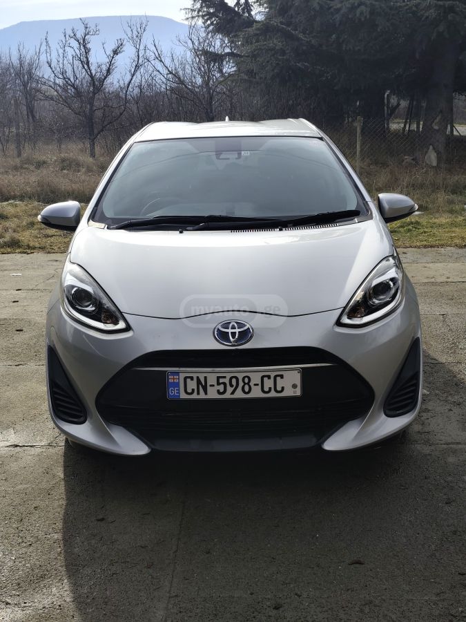 Toyota Aqua - фото 1