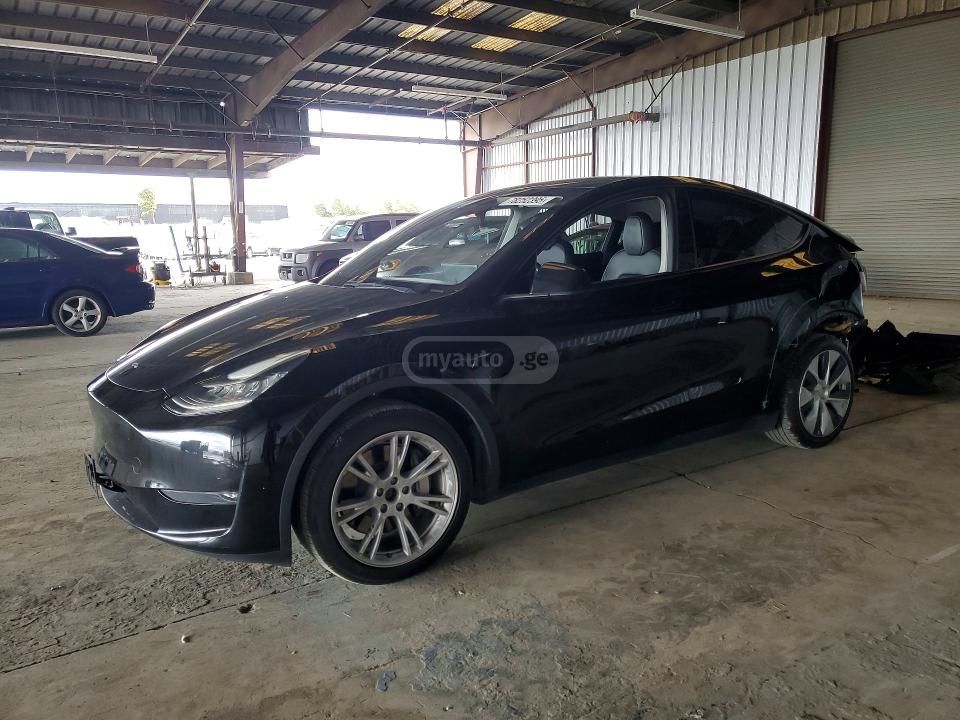 Tesla Model Y - фото 1