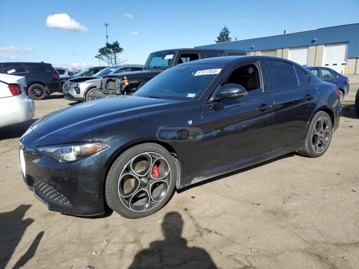 Alfa Romeo Giulia 2023 — миниатюра 1