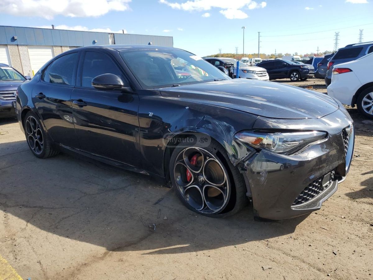 Alfa Romeo Giulia 2023 — миниатюра 4