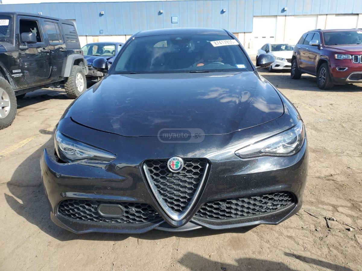 Alfa Romeo Giulia 2023 — миниатюра 5
