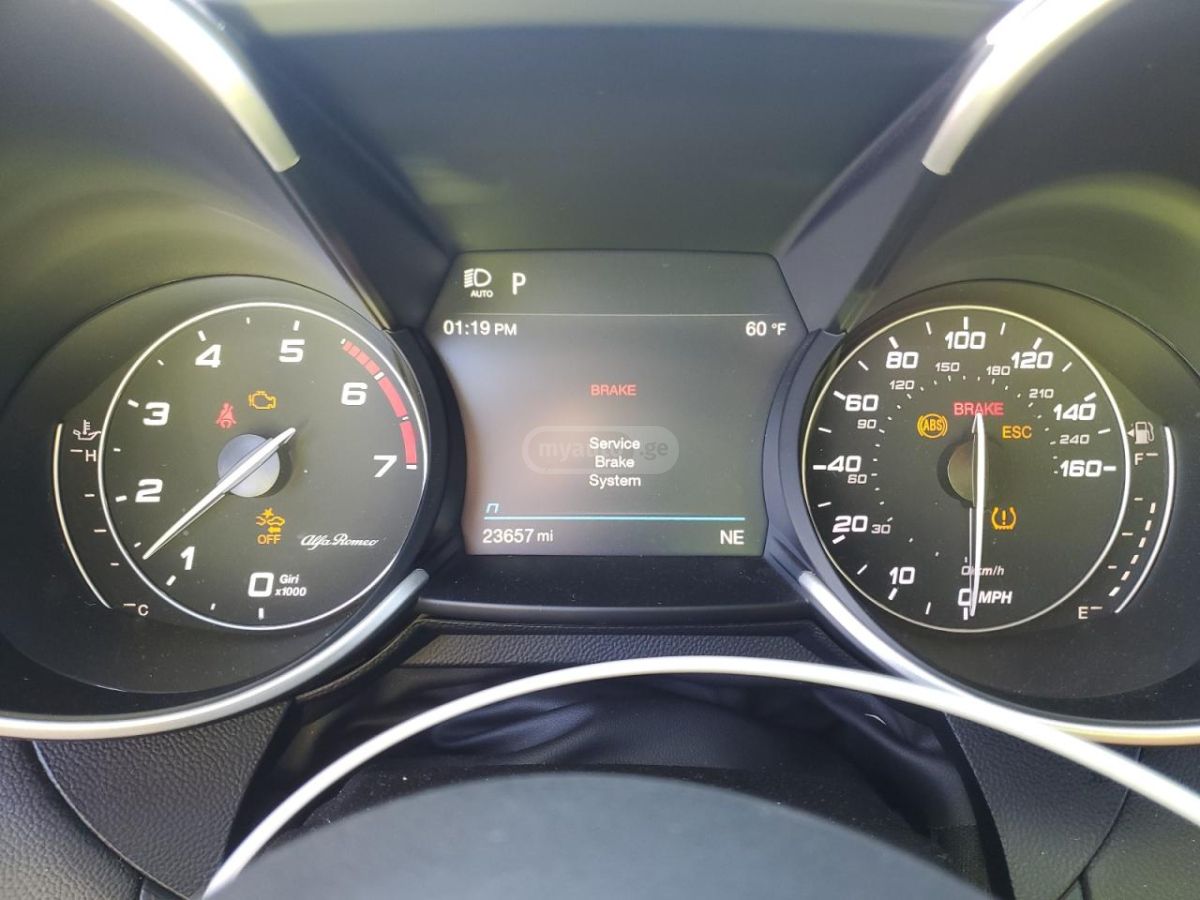 Alfa Romeo Giulia 2023 — миниатюра 9