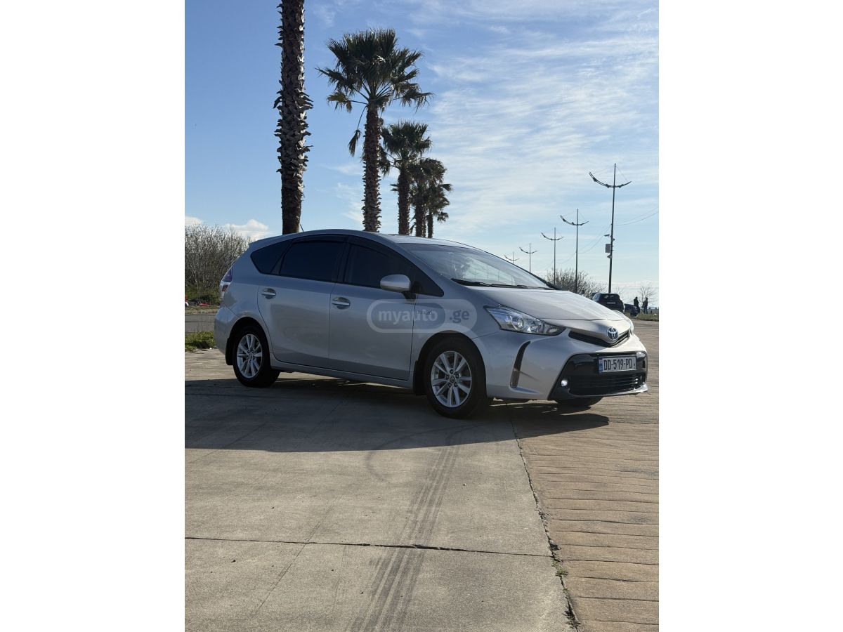 Toyota Prius V - фото 10