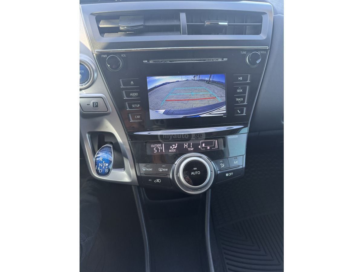 Toyota Prius V - фото 11