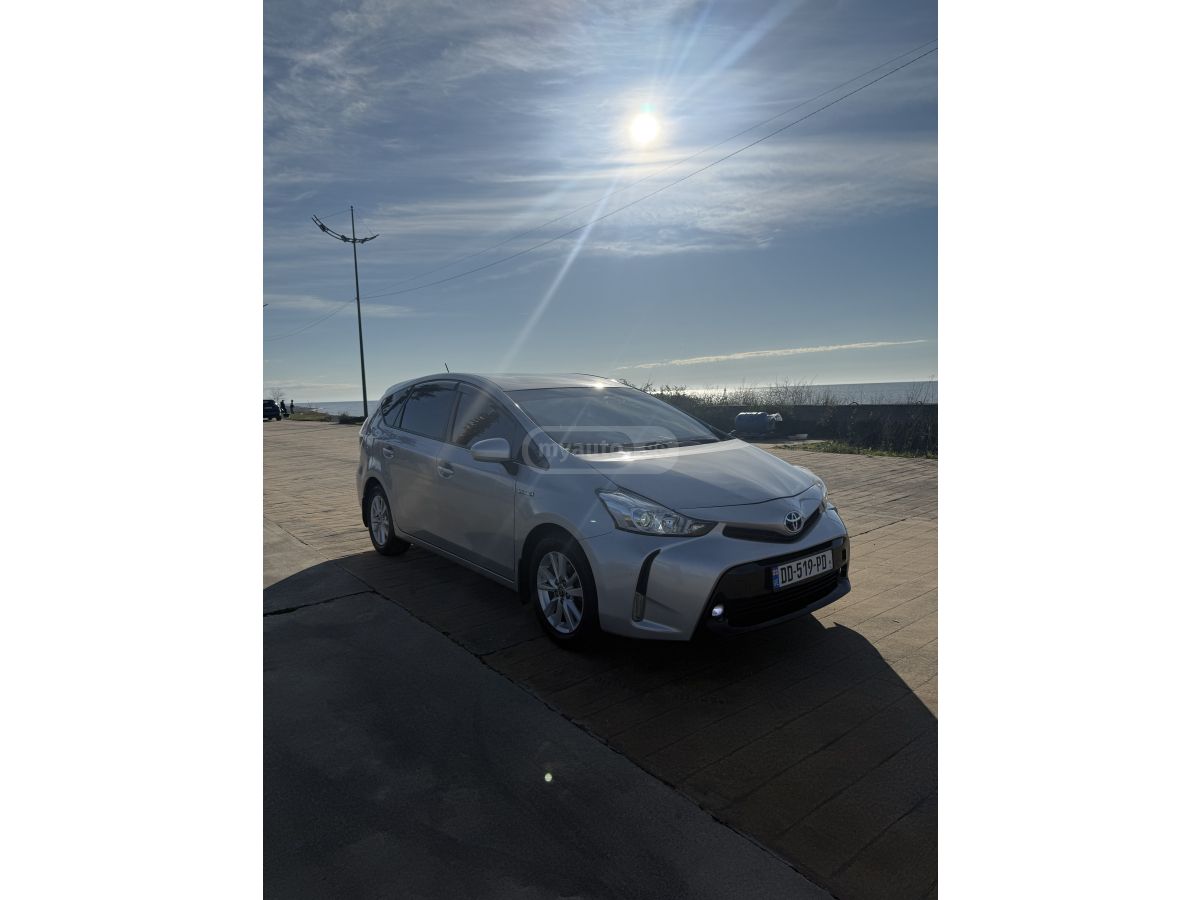 Toyota Prius V - фото 2