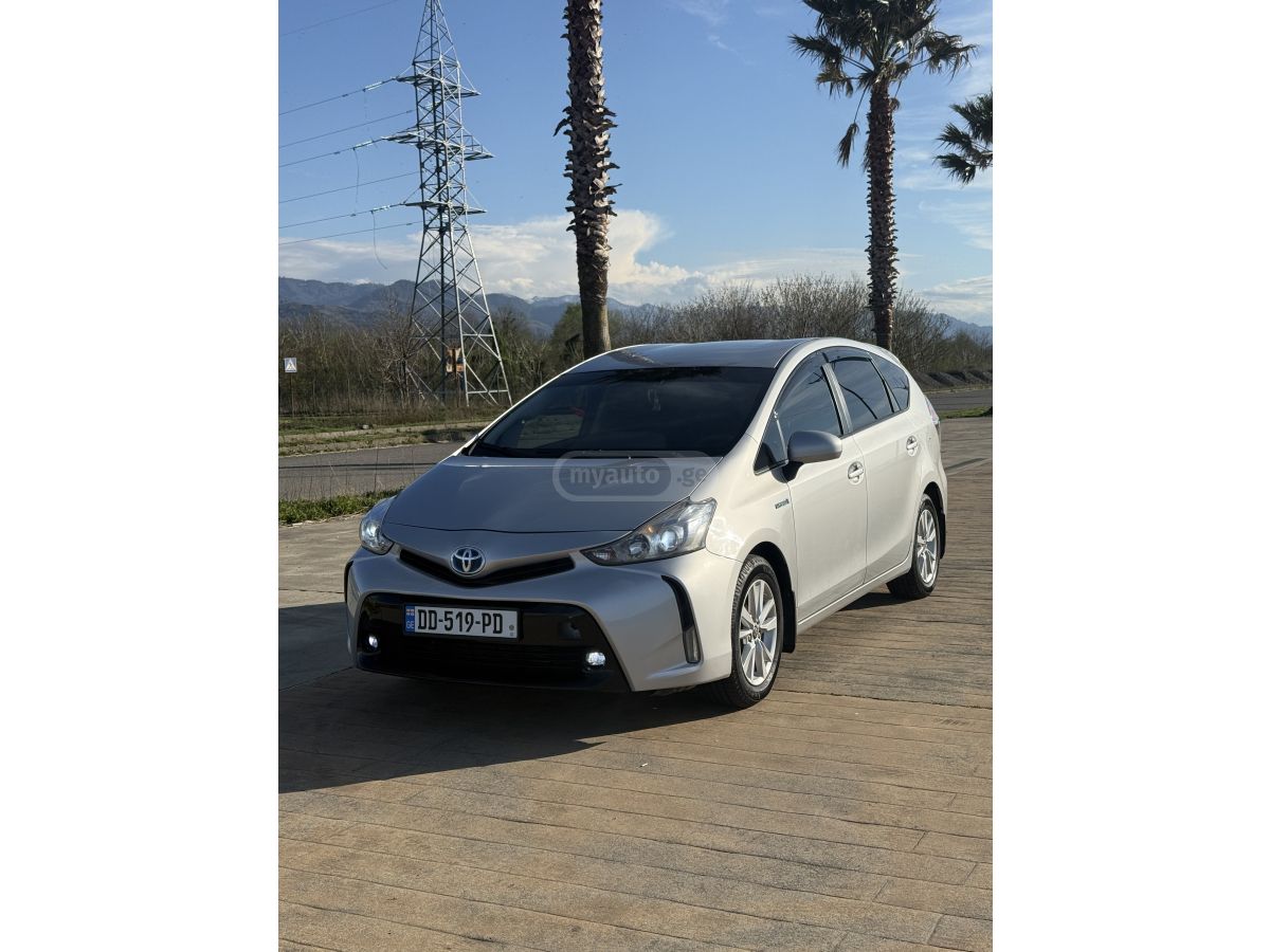 Toyota Prius V - фото 3