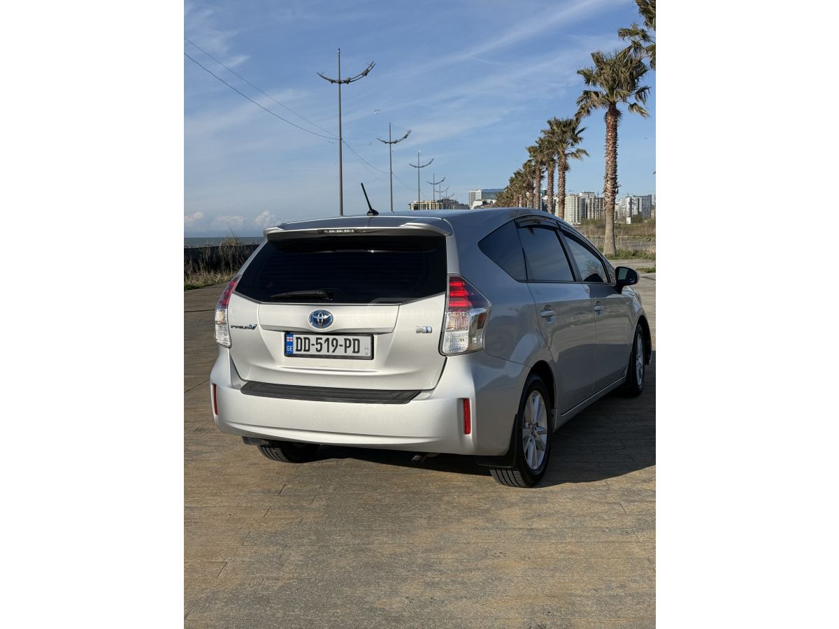 Toyota Prius V - фото 5