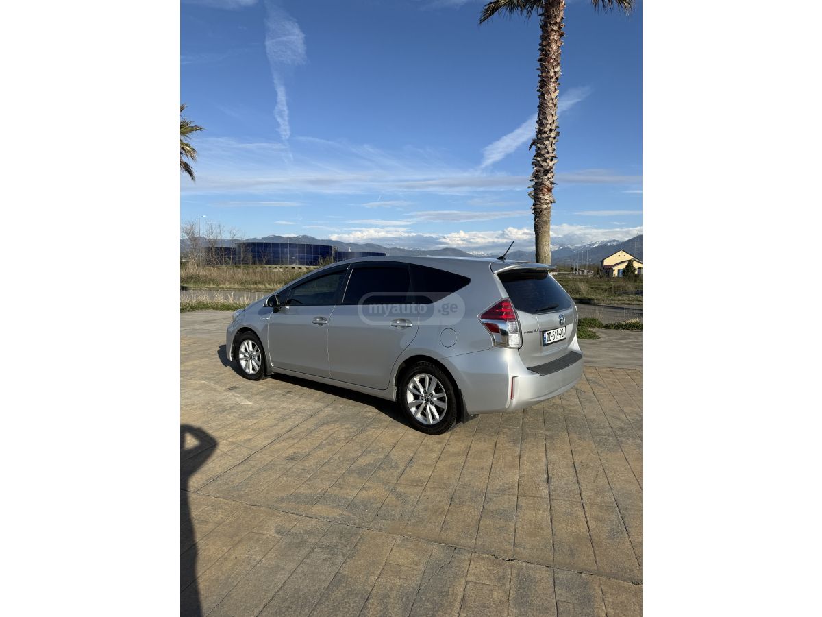 Toyota Prius V - фото 6