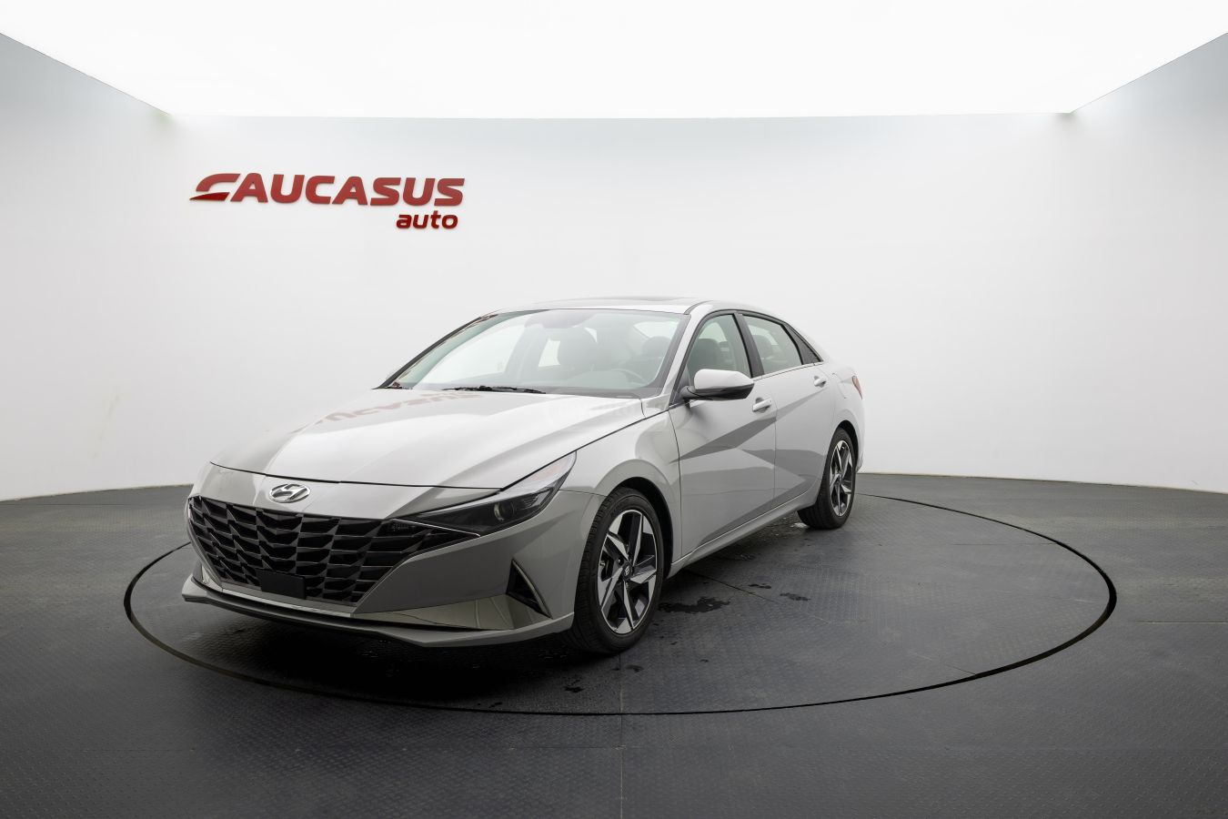 Hyundai Elantra - фото 1