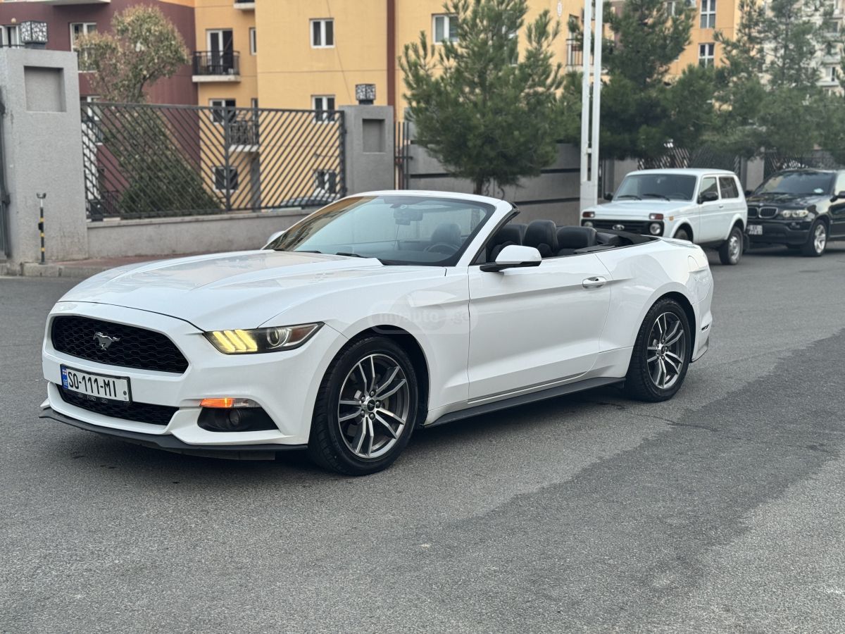 Ford Mustang - фото 1