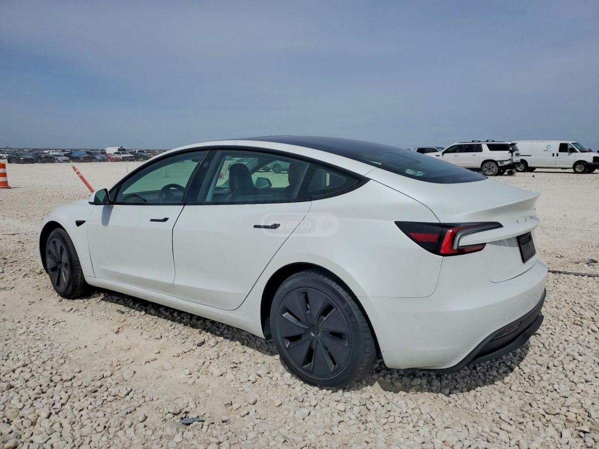 Tesla Model 3 - фото 4