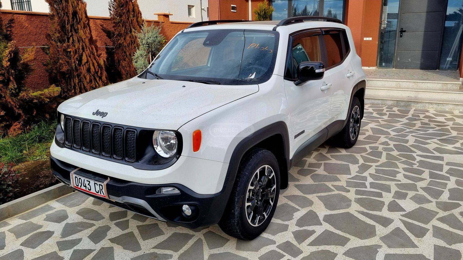 Jeep Renegade - фото 1