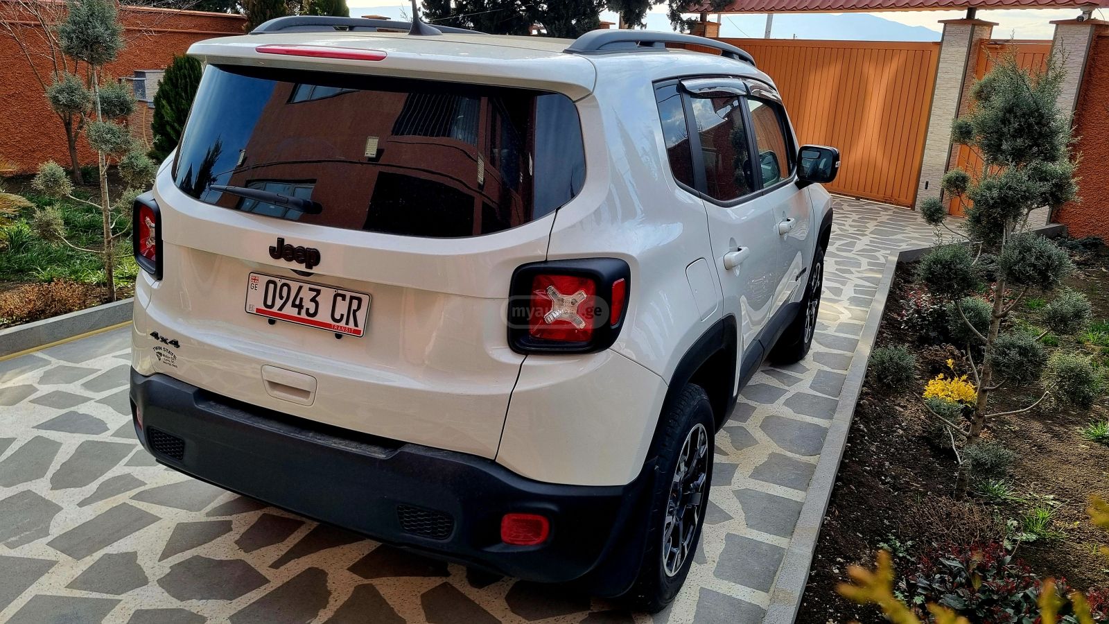 Jeep Renegade - фото 12