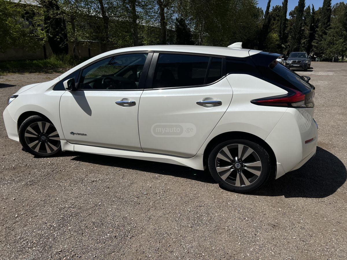 Nissan Leaf - фото 1