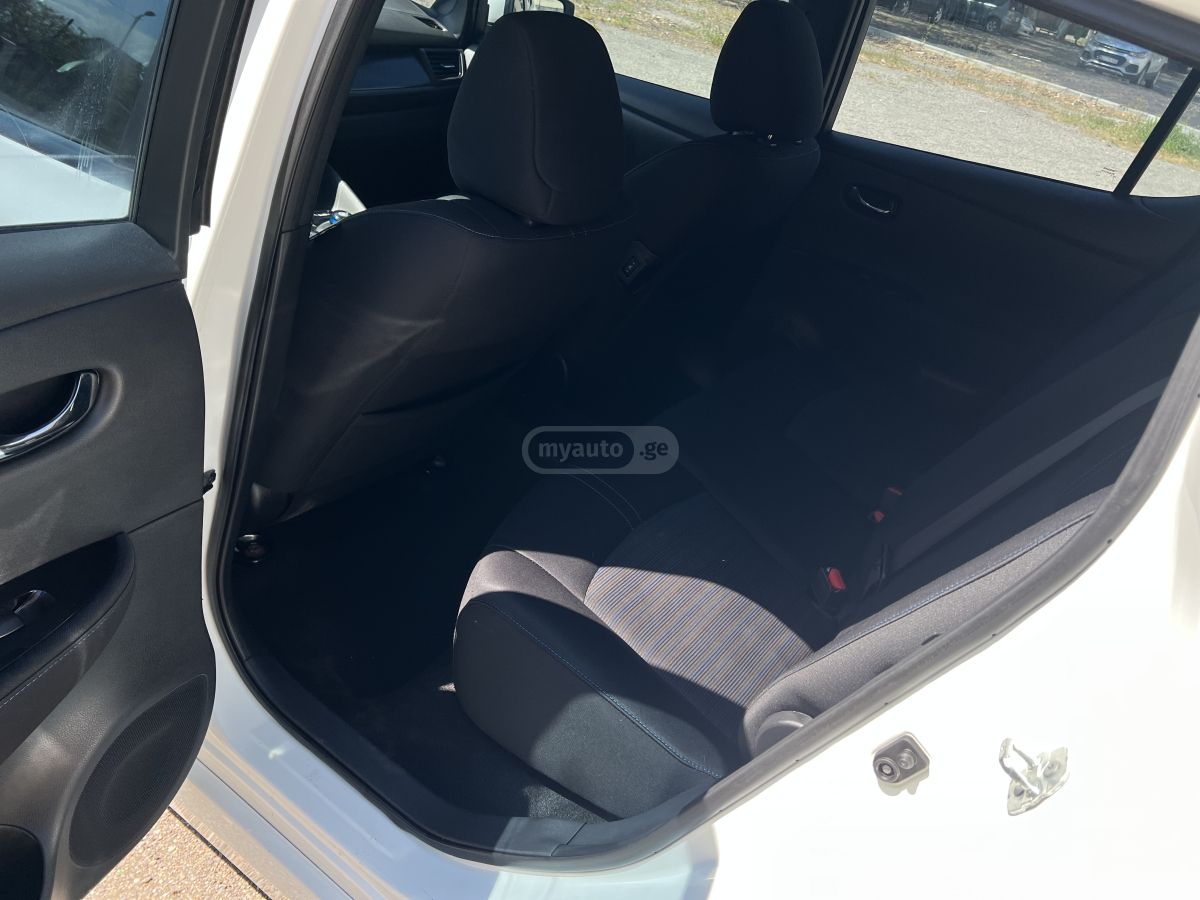 Nissan Leaf - фото 11