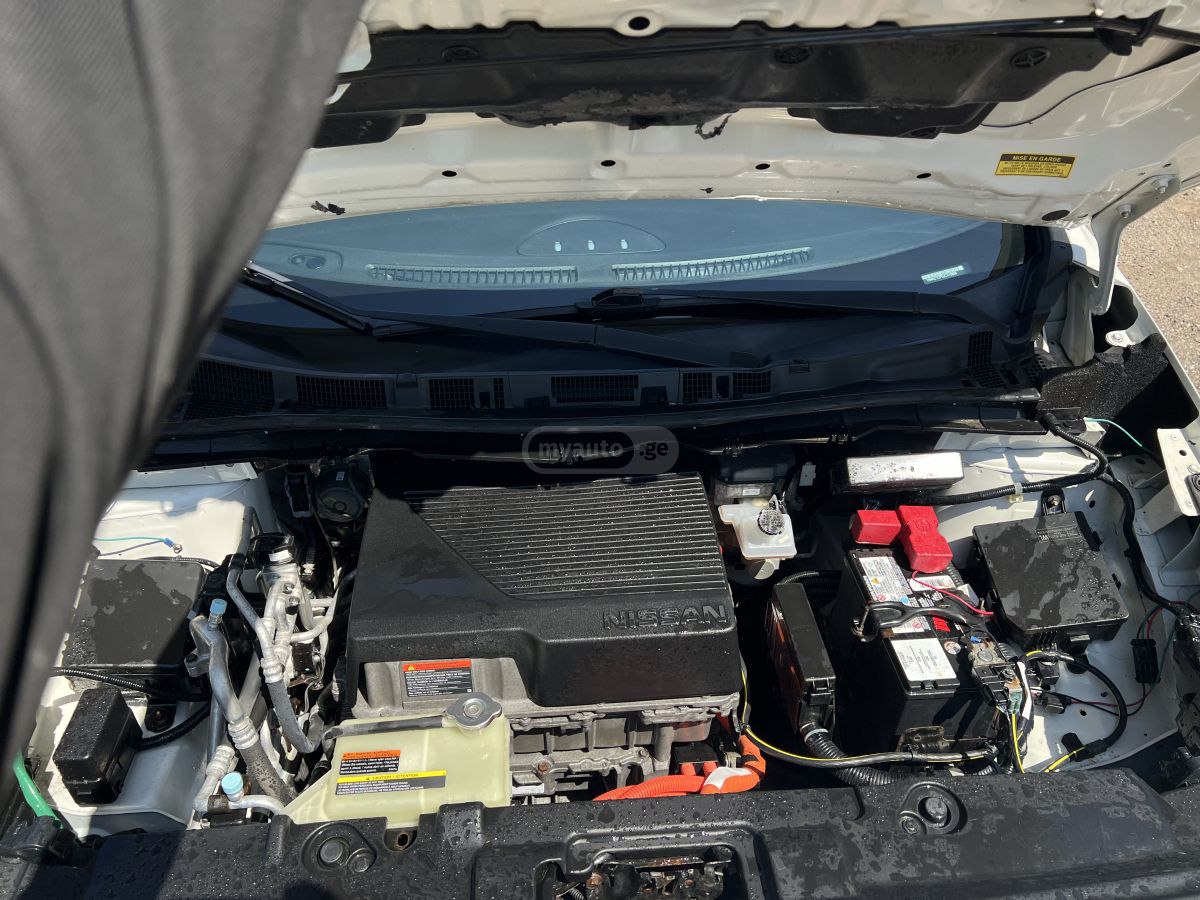 Nissan Leaf - фото 2