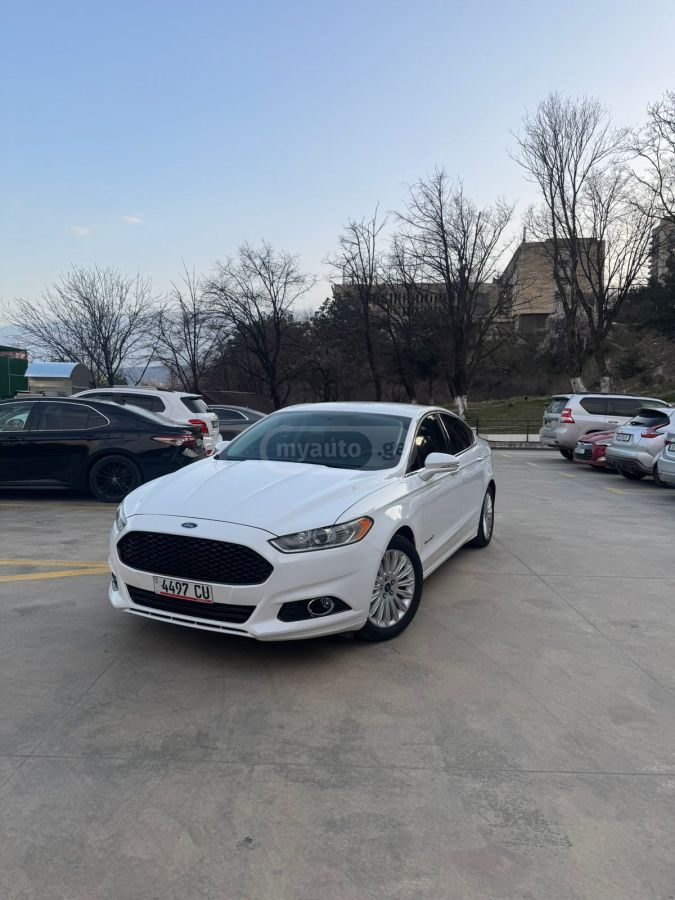 Ford Fusion - фото 1