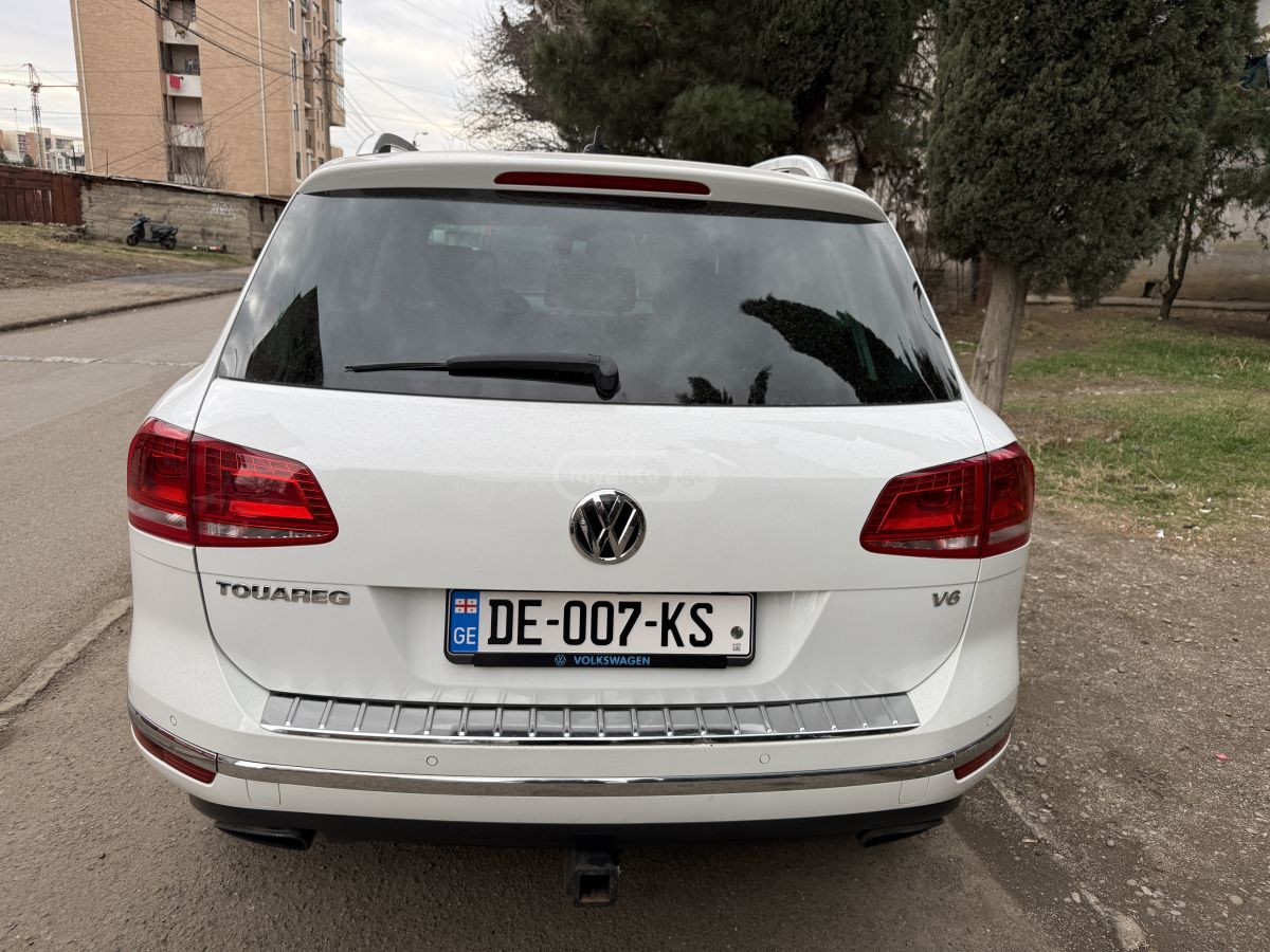 Volkswagen Touareg - фото 8