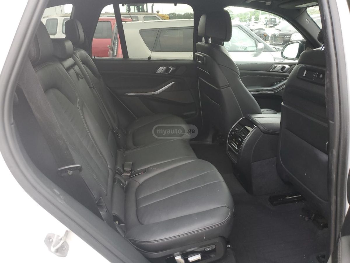 BMW xDrive40i 4dr All-Wheel Drive — миниатюра 9