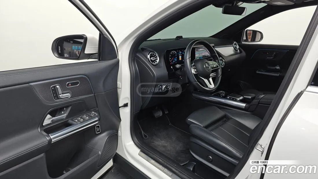 Mercedes-Benz GLA 45 AMG 2021 — миниатюра 10