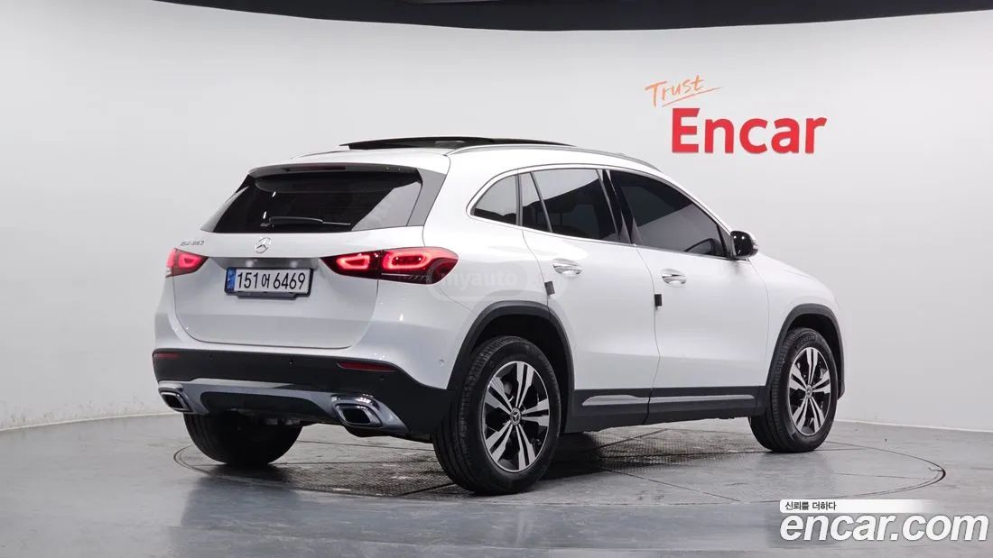 Mercedes-Benz GLA 45 AMG 2021 — миниатюра 2