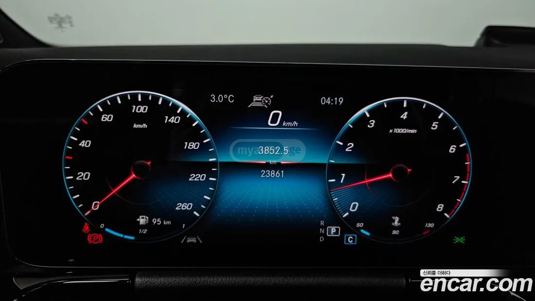 Mercedes-Benz GLA 45 AMG 2021 — миниатюра 8