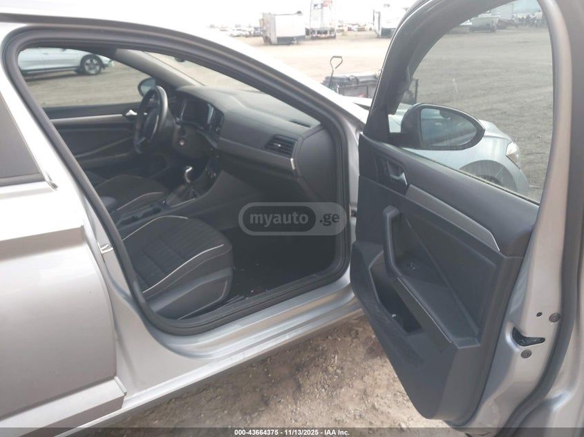 Volkswagen Jetta - фото 5