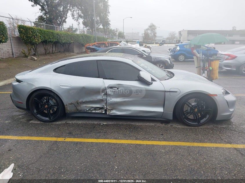 Porsche Taycan 4 S - фото 12