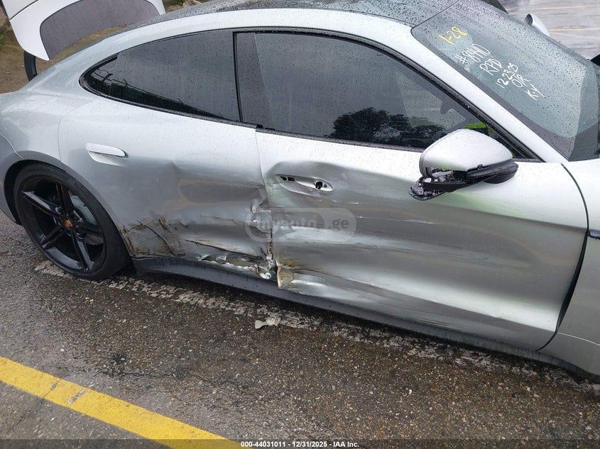 Porsche Taycan 4 S - фото 6