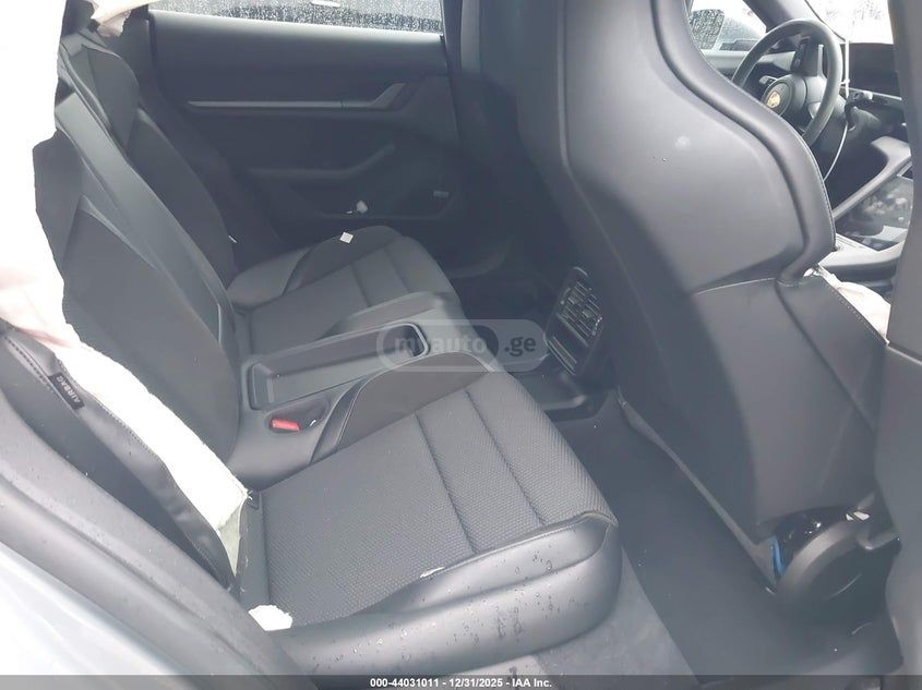 Porsche Taycan 4 S - фото 8