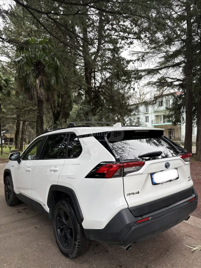 Toyota RAV 4 - фото 6