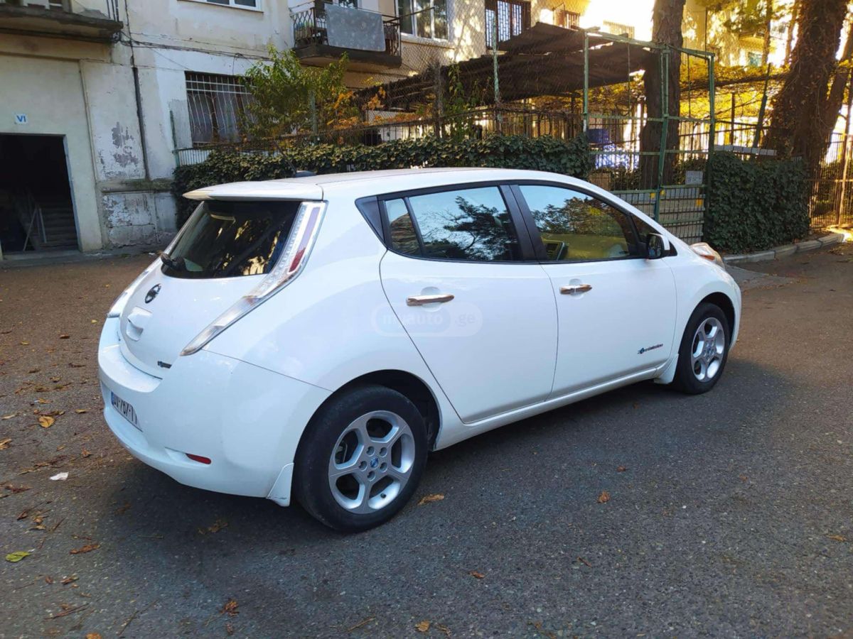 Nissan Leaf - фото 11